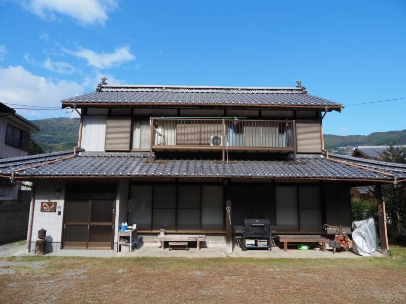 四国旅行のhub拠点 古民家ゲストハウス Heso Camp Миёси Экстерьер фото