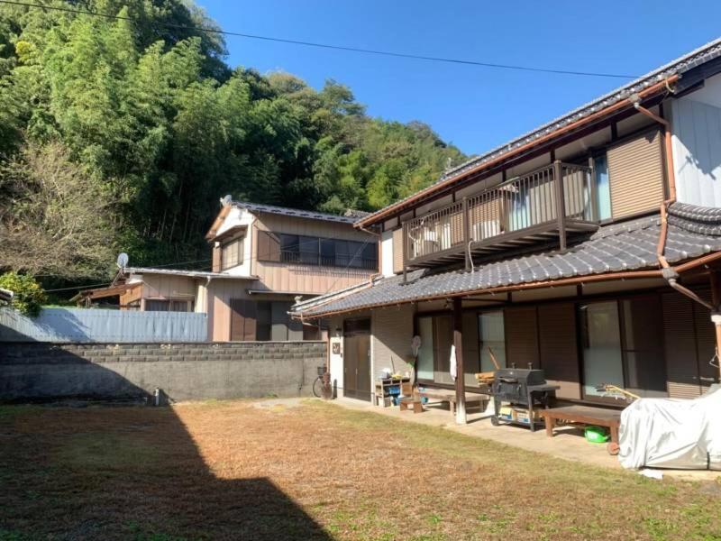 四国旅行のhub拠点 古民家ゲストハウス Heso Camp Миёси Экстерьер фото