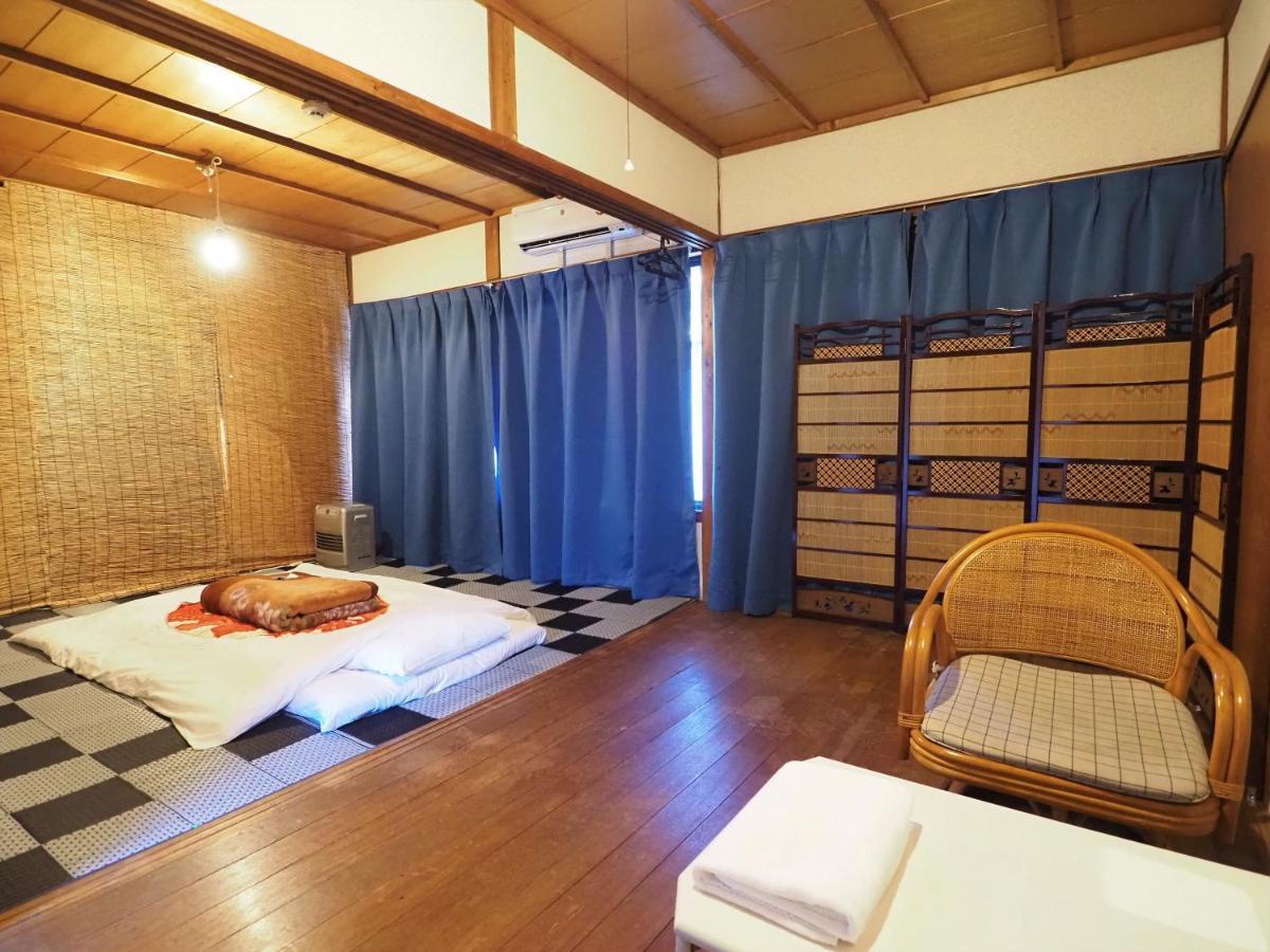 四国旅行のhub拠点 古民家ゲストハウス Heso Camp Миёси Экстерьер фото