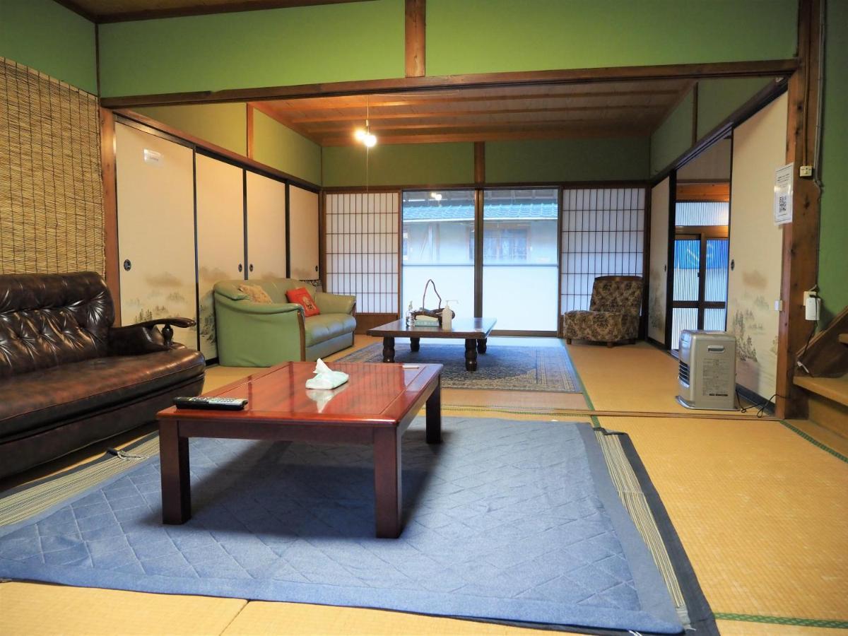 四国旅行のhub拠点 古民家ゲストハウス Heso Camp Миёси Экстерьер фото