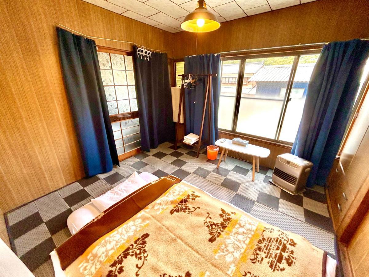 四国旅行のhub拠点 古民家ゲストハウス Heso Camp Миёси Экстерьер фото