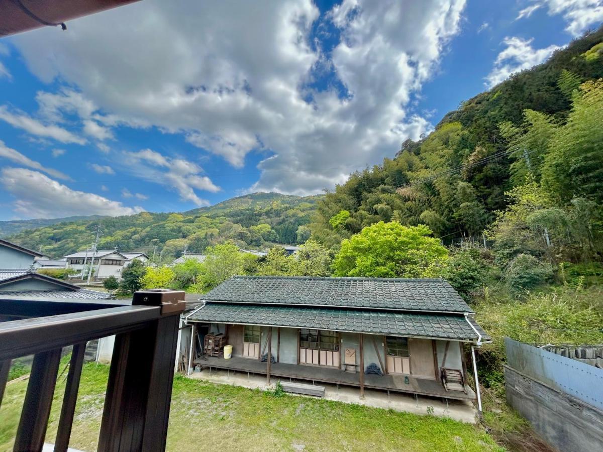四国旅行のhub拠点 古民家ゲストハウス Heso Camp Миёси Экстерьер фото