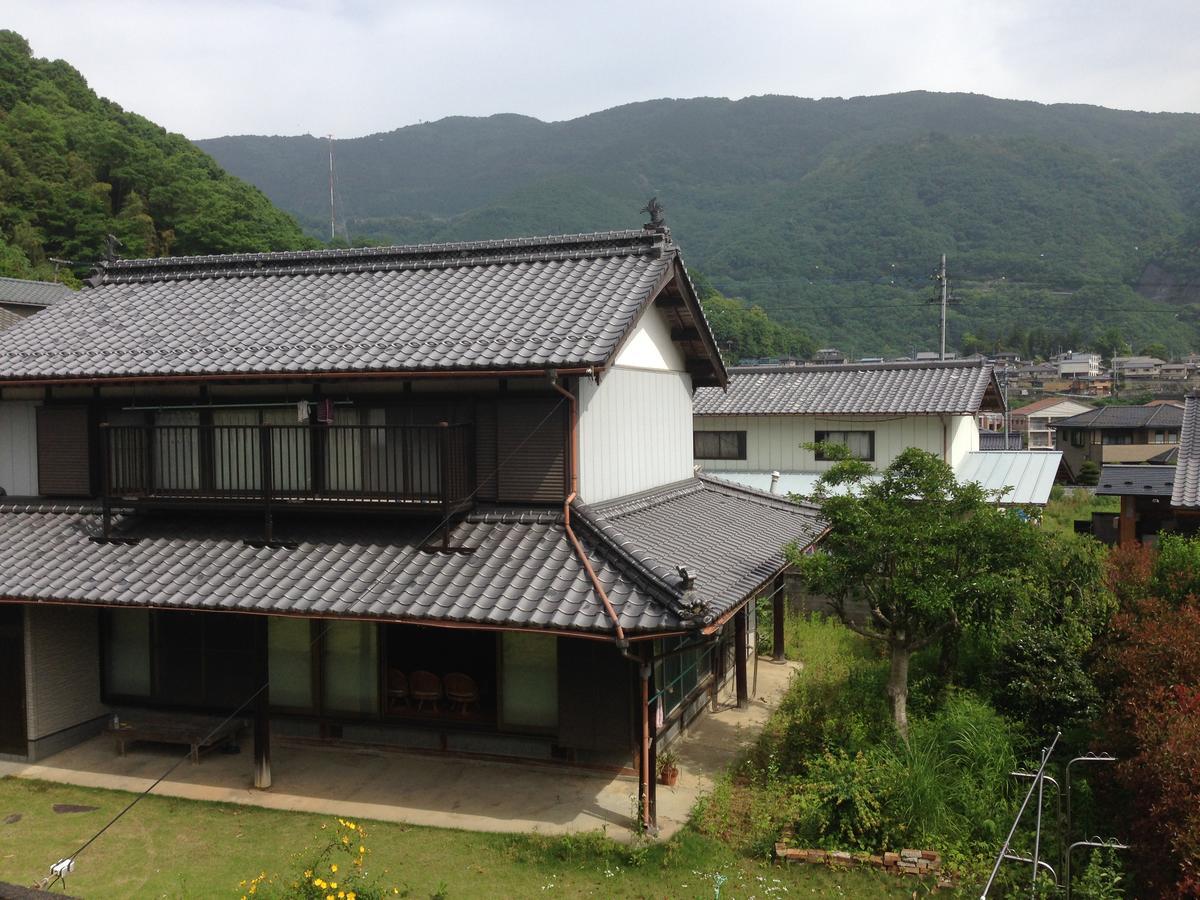 四国旅行のhub拠点 古民家ゲストハウス Heso Camp Миёси Экстерьер фото