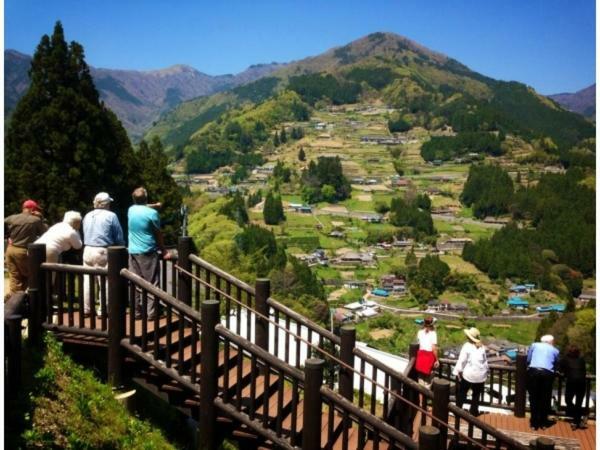 四国旅行のhub拠点 古民家ゲストハウス Heso Camp Миёси Экстерьер фото