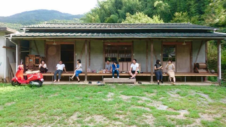 四国旅行のhub拠点 古民家ゲストハウス Heso Camp Миёси Экстерьер фото